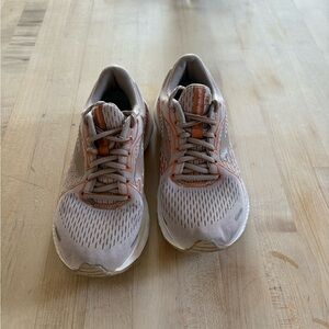 Brooks adrenaline running shoes 6.5